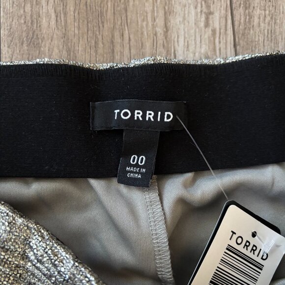 NWT Torrid Mini Foil Knit Tulip Skirt with Ruching in Silver Size 10 - Picture 4 of 11